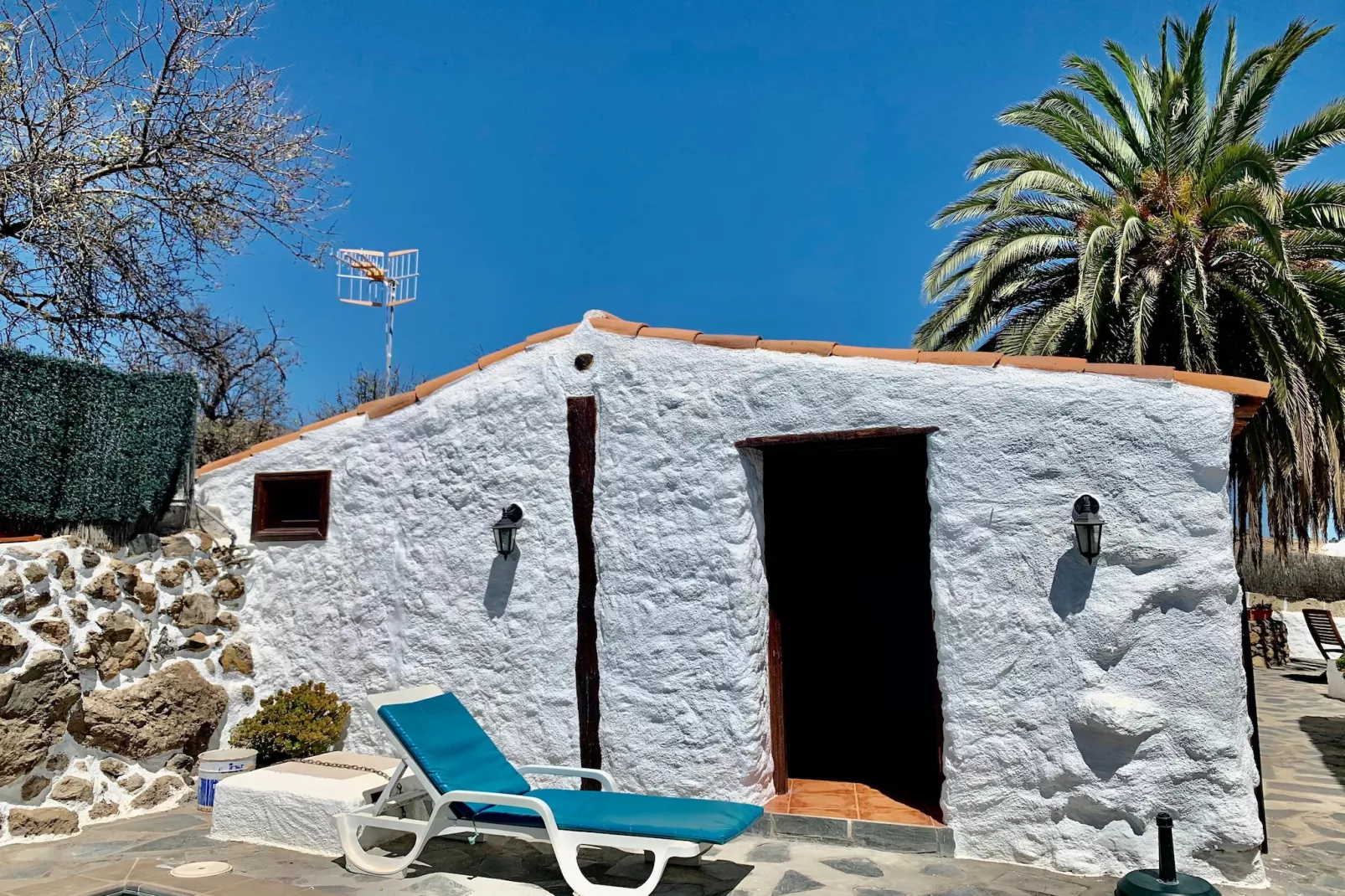 Casa Rural Las Perez-Exterior in summer