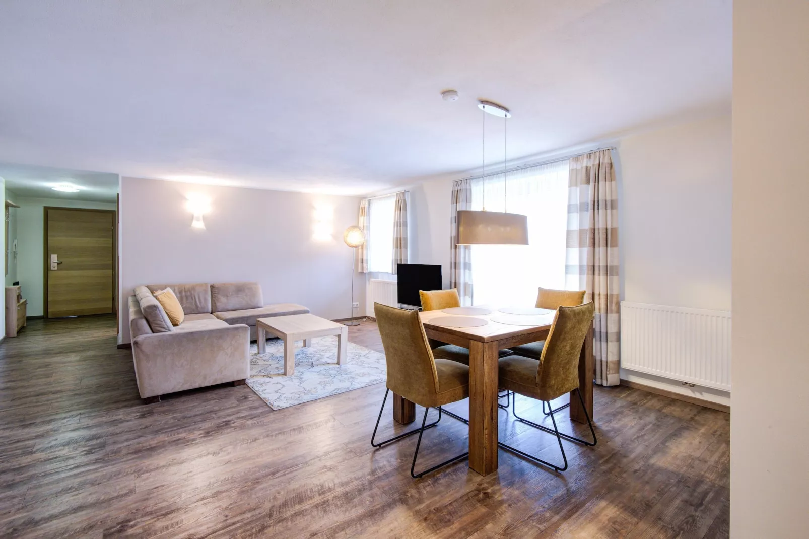 Brunner Apartment Top 4-Dining room