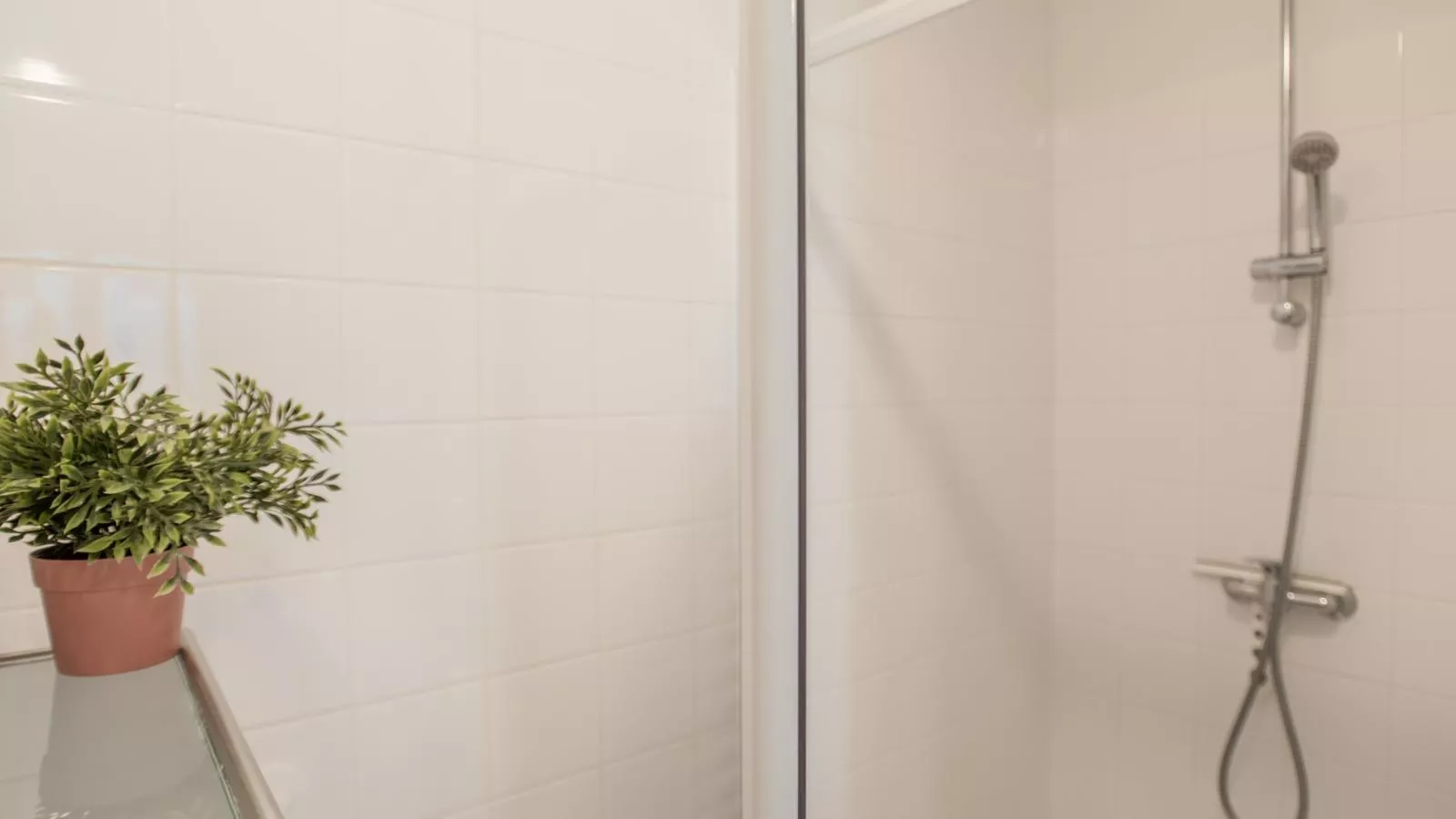 Lac Bleu 25-Bathroom