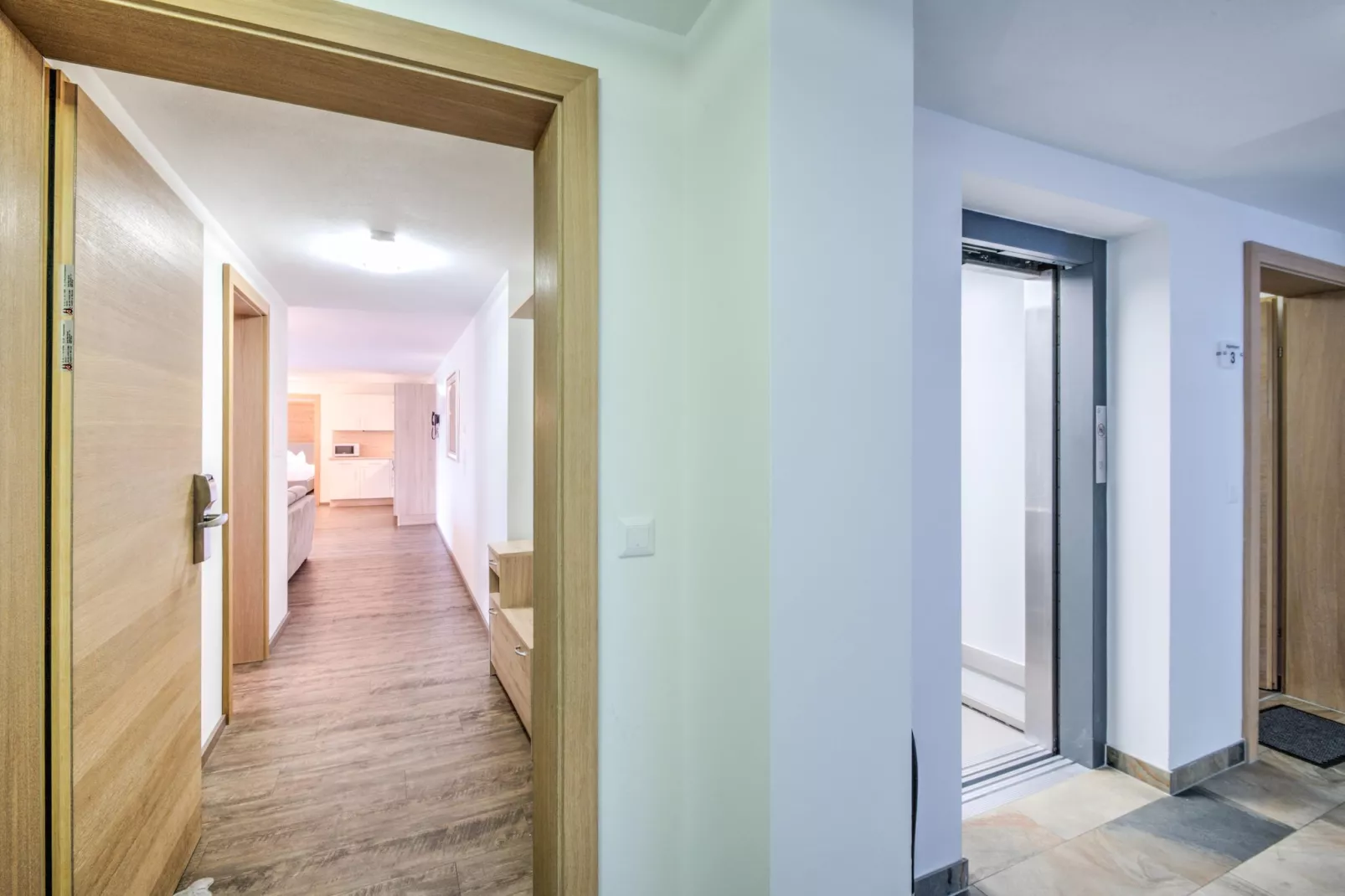 Brunner Apartment Top 4-Landing