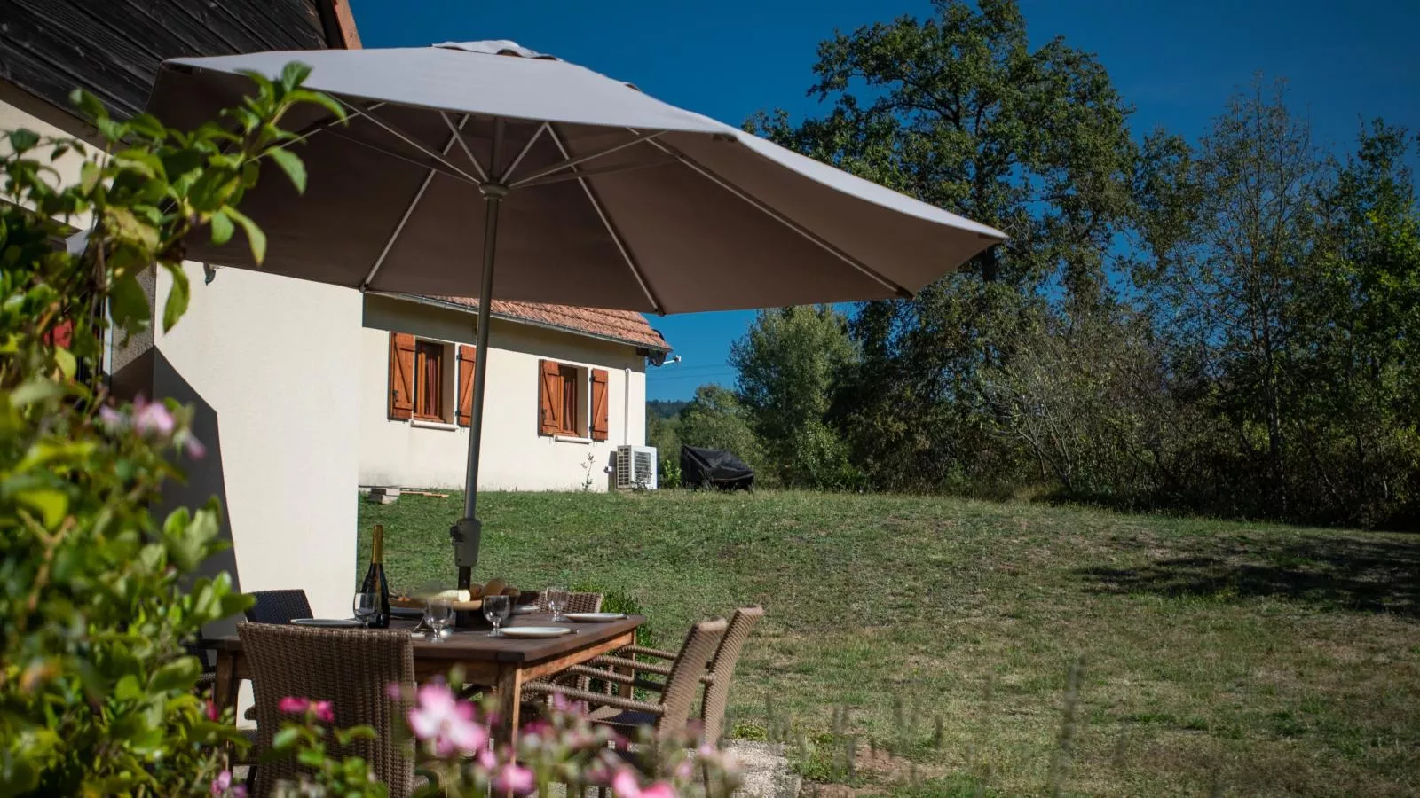 Lac Bleu 25-Gardens summer