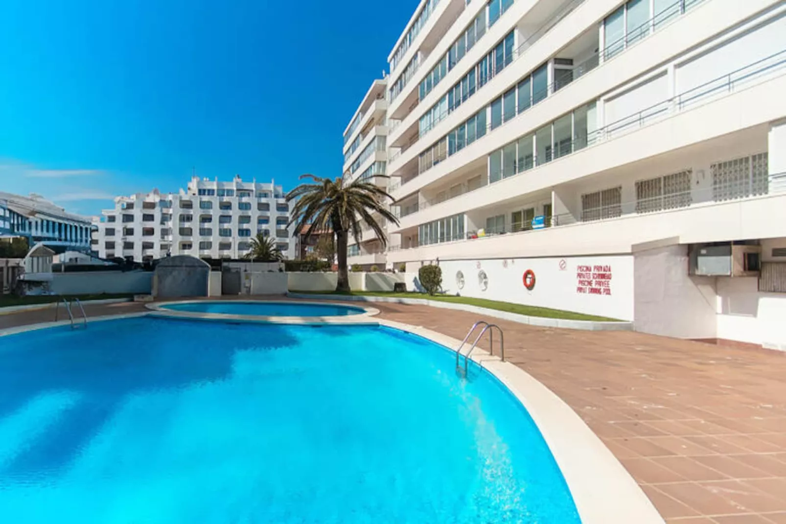 Appartements à Roses-Untagged