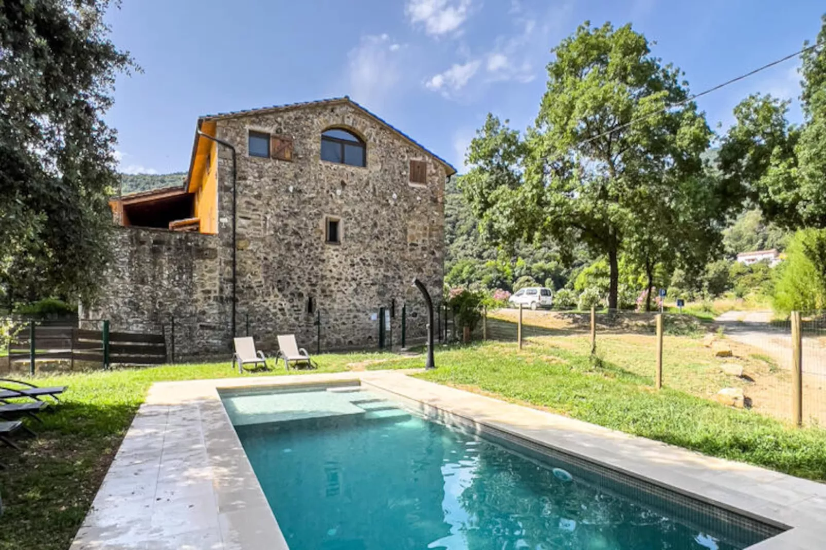 Appartements à Montagut i Oix-Nicht zugeordnet