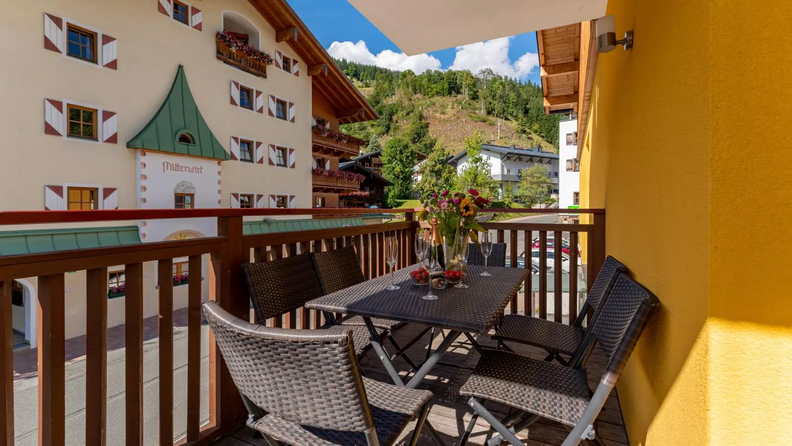Emma Top 1-Terrace balcony