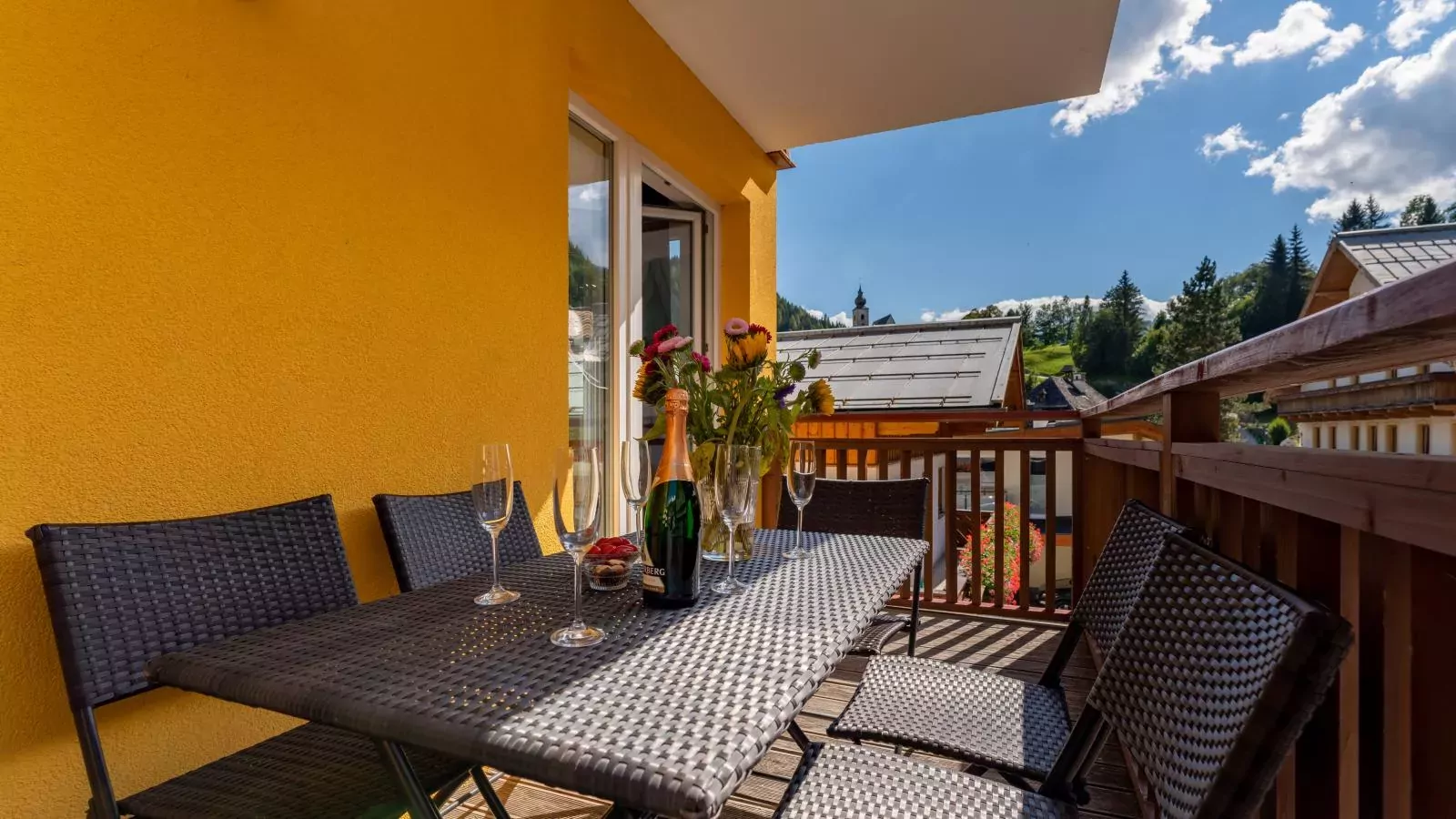 Emma Top 1-Terrace balcony