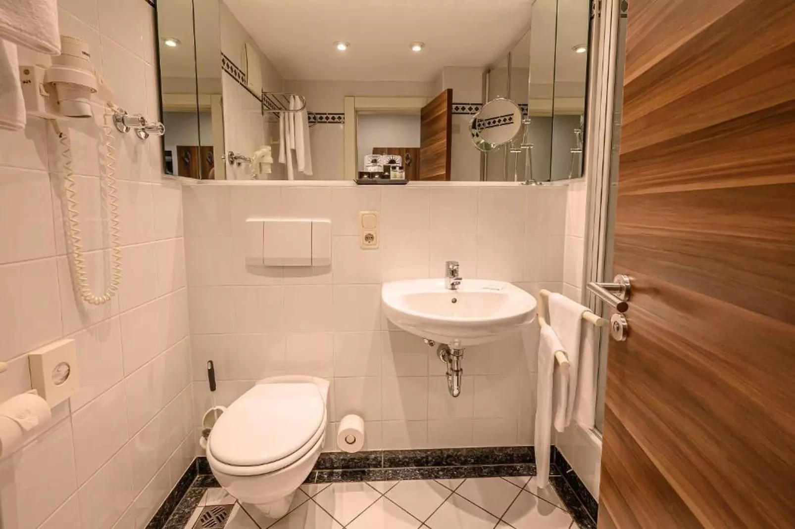 Schwarzbachtal - Double room Forest and Mountain View With balcony-Bathroom