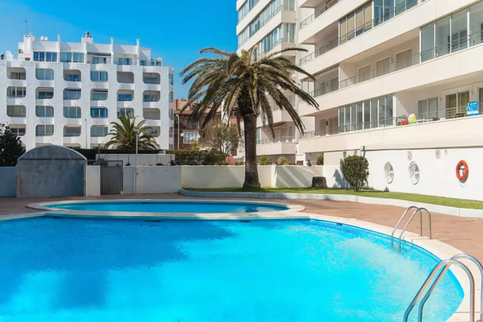 Appartements à Roses-Untagged