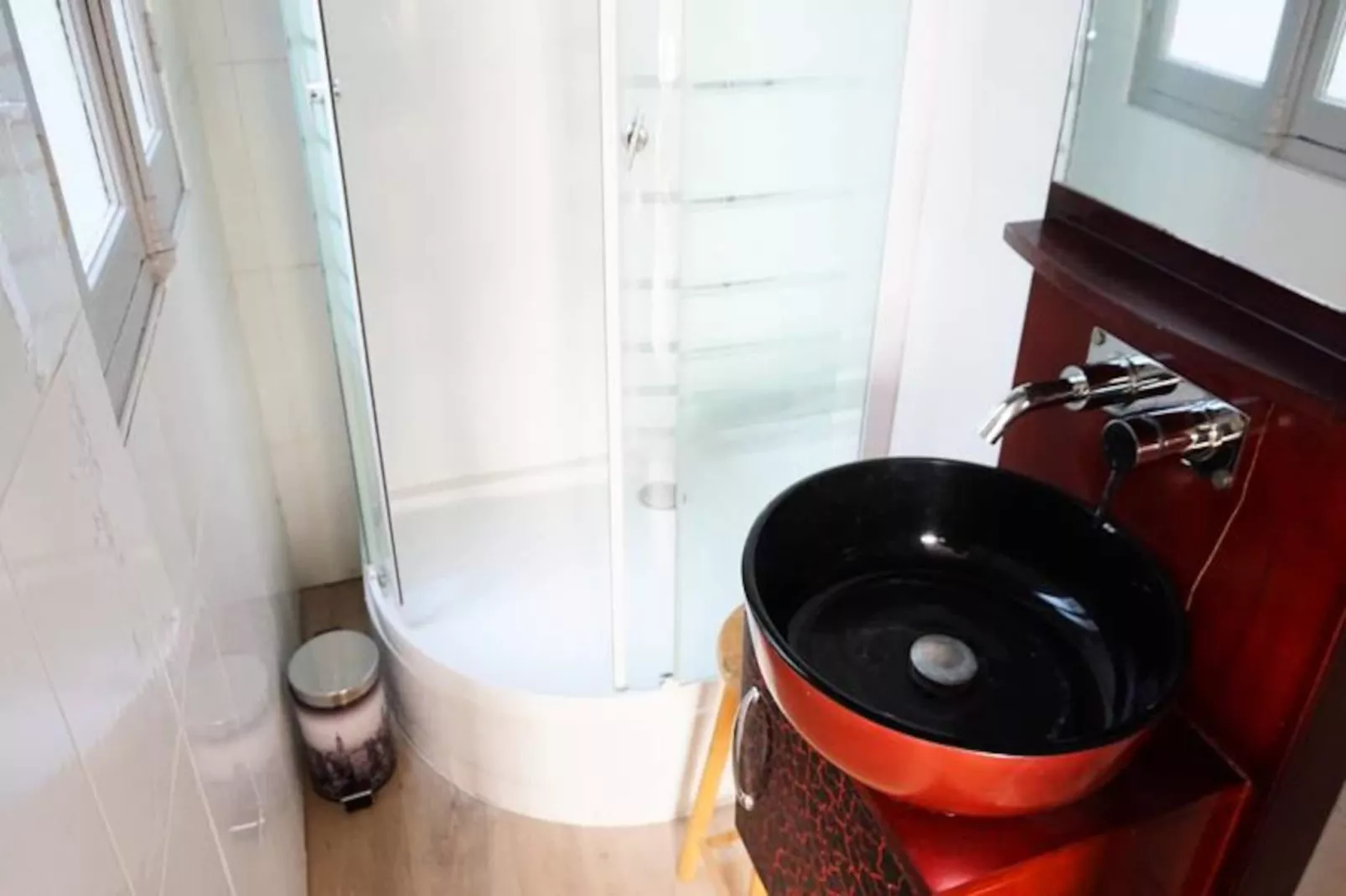 Studio à Paris-Untagged