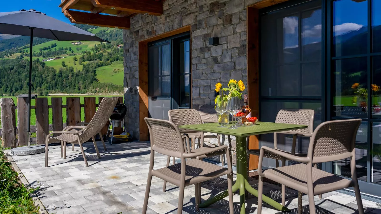 Chalet Aquila-Terrace balcony