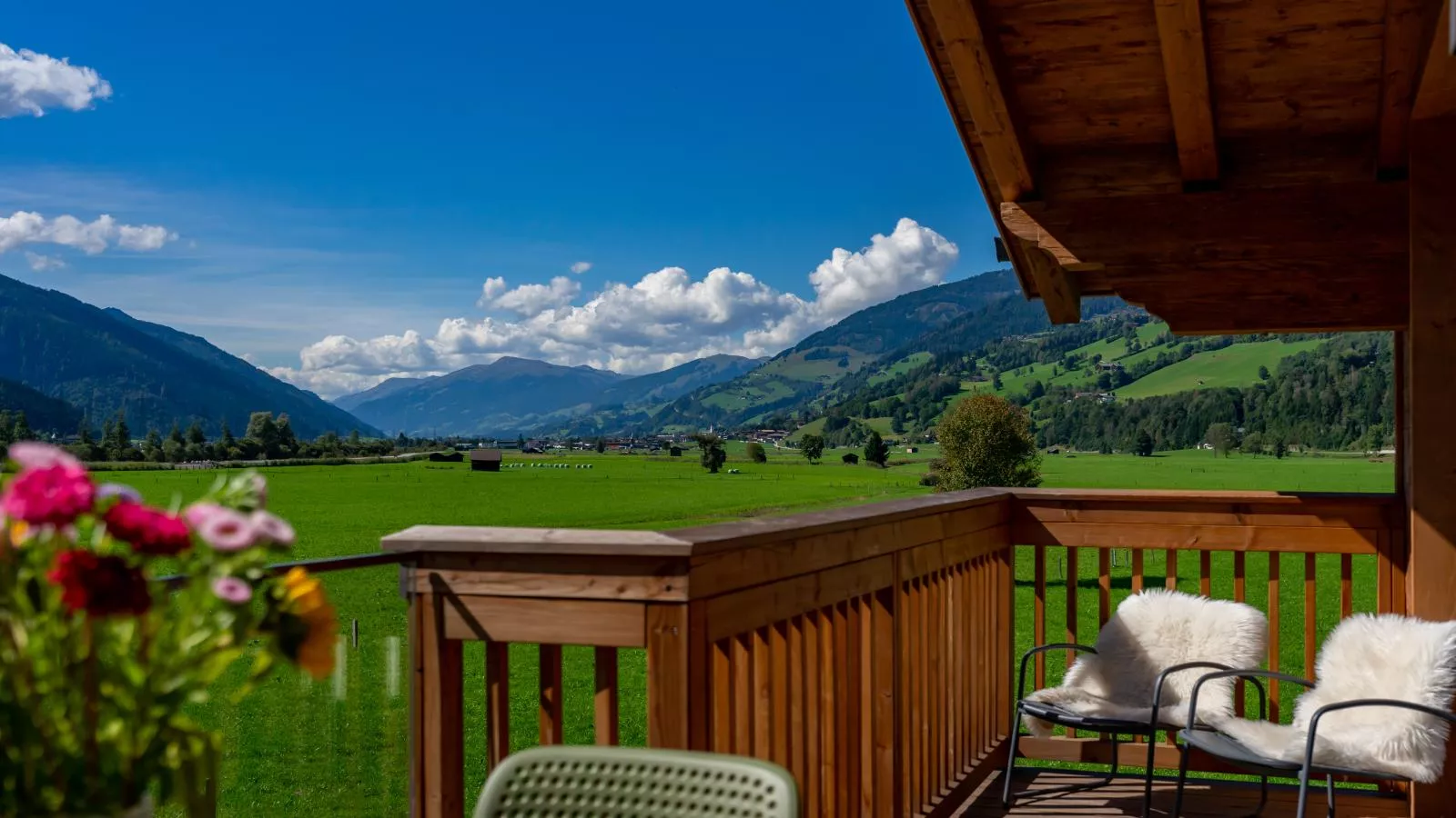 Chalet Aquila-Terrace balcony