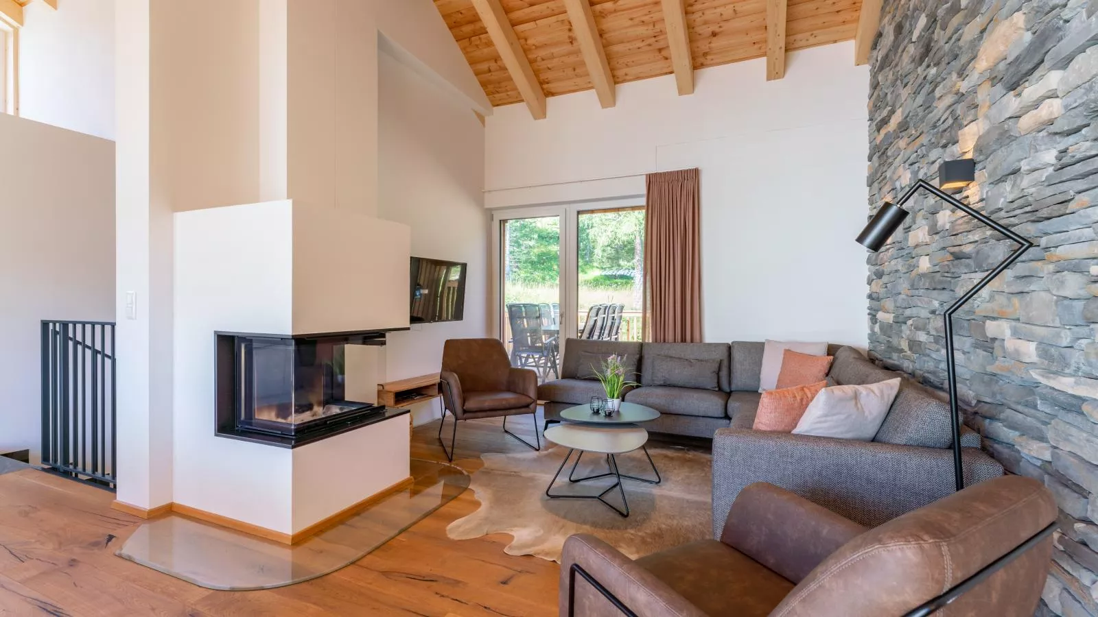 Atemlos Mountain Chalet-Living room