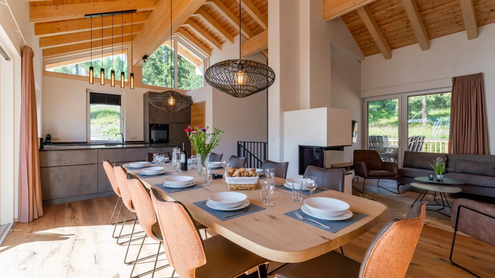 Atemlos Mountain Chalet-Dining room