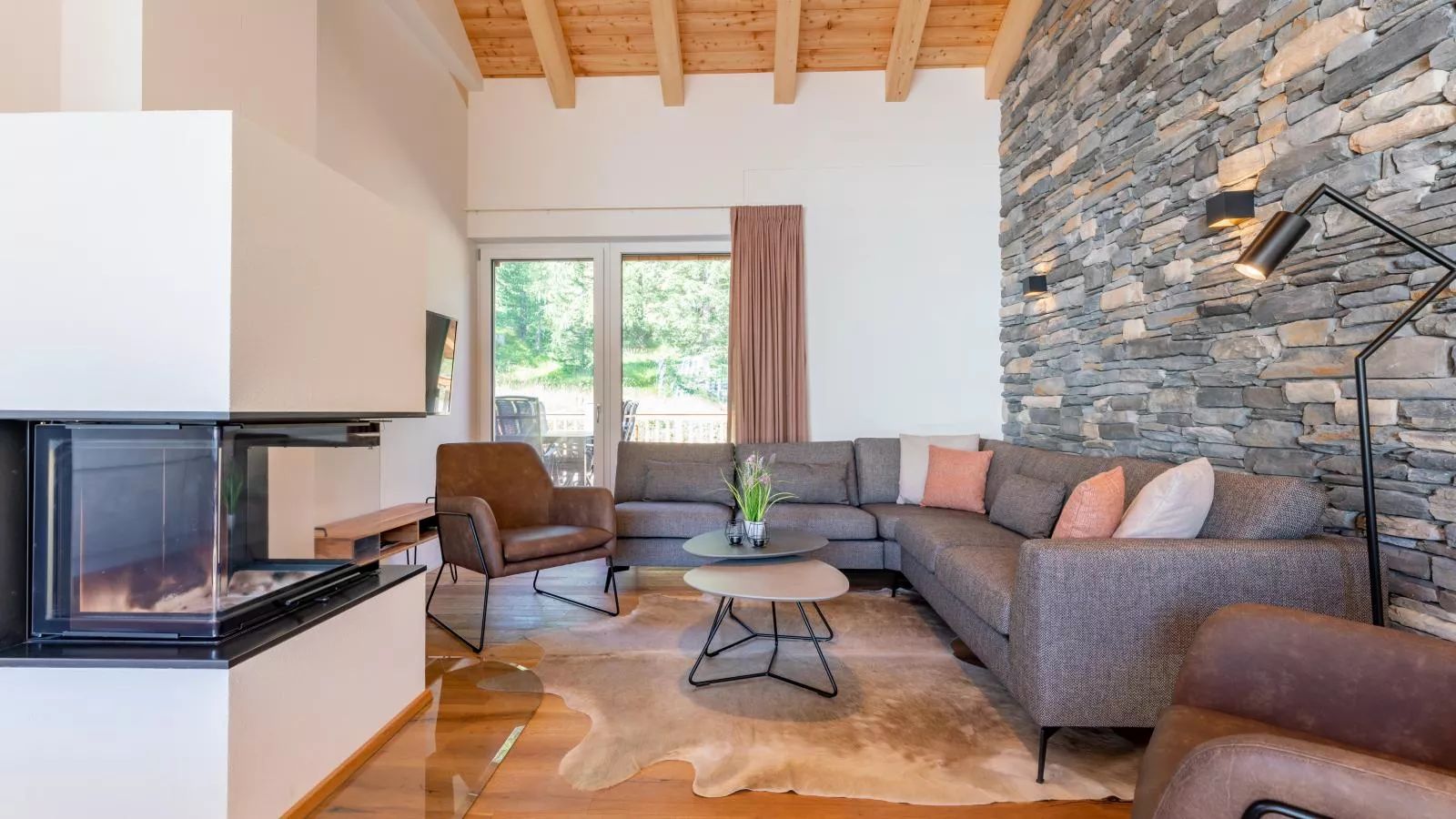 Atemlos Mountain Chalet-Living room