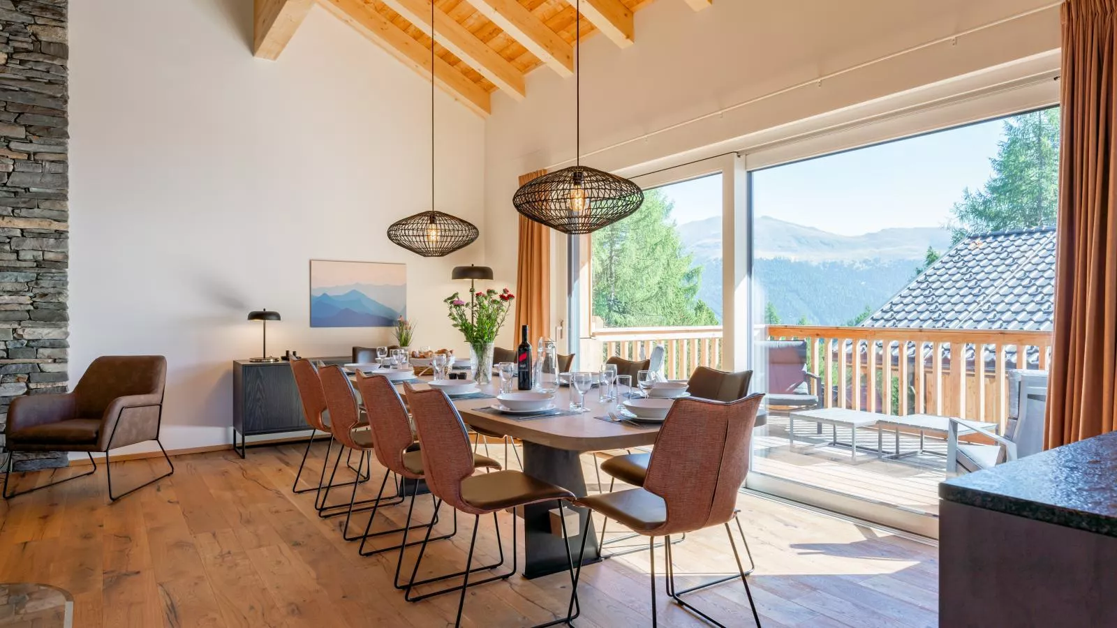 Atemlos Mountain Chalet-Dining room