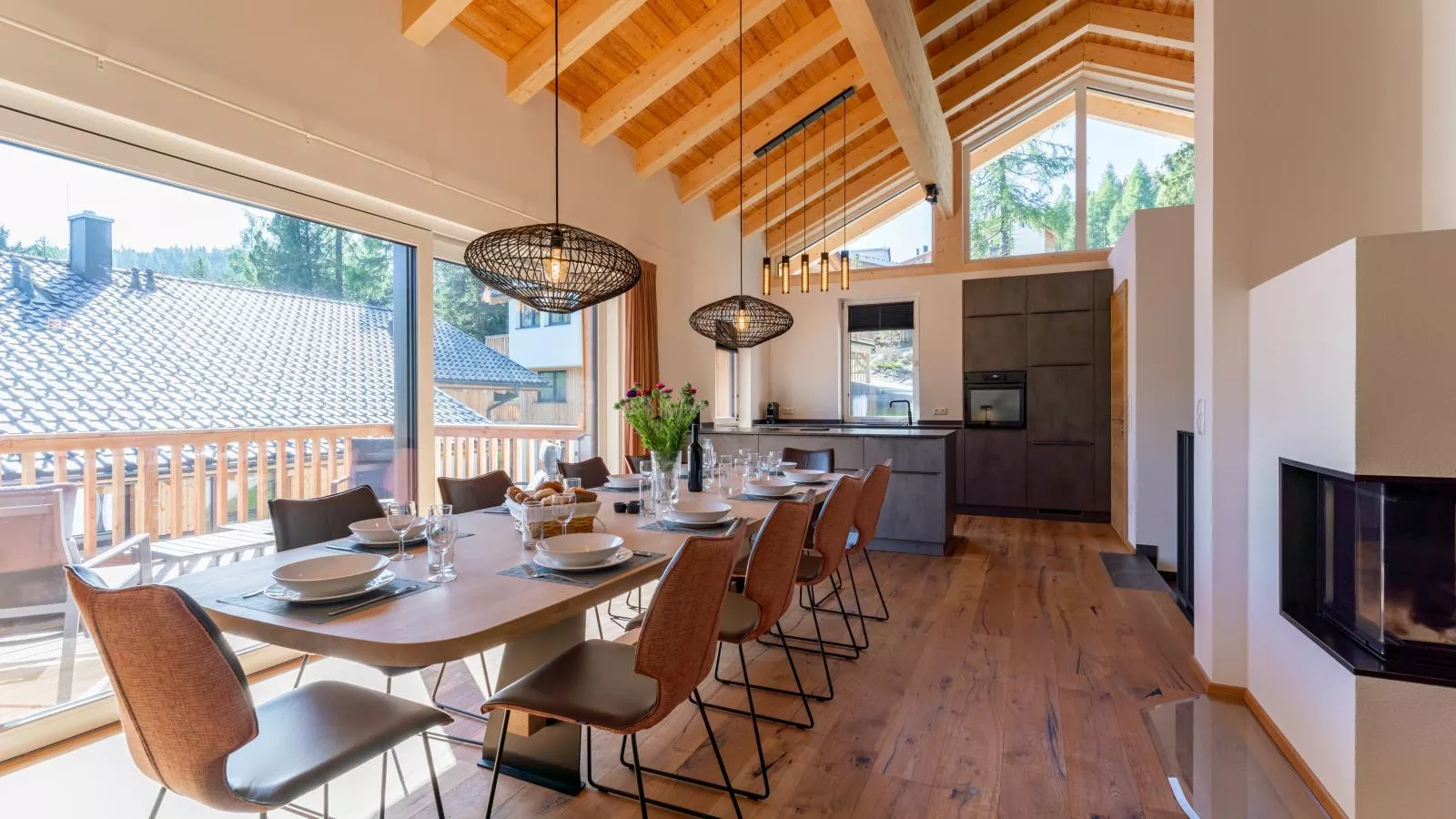 Atemlos Mountain Chalet-Dining room