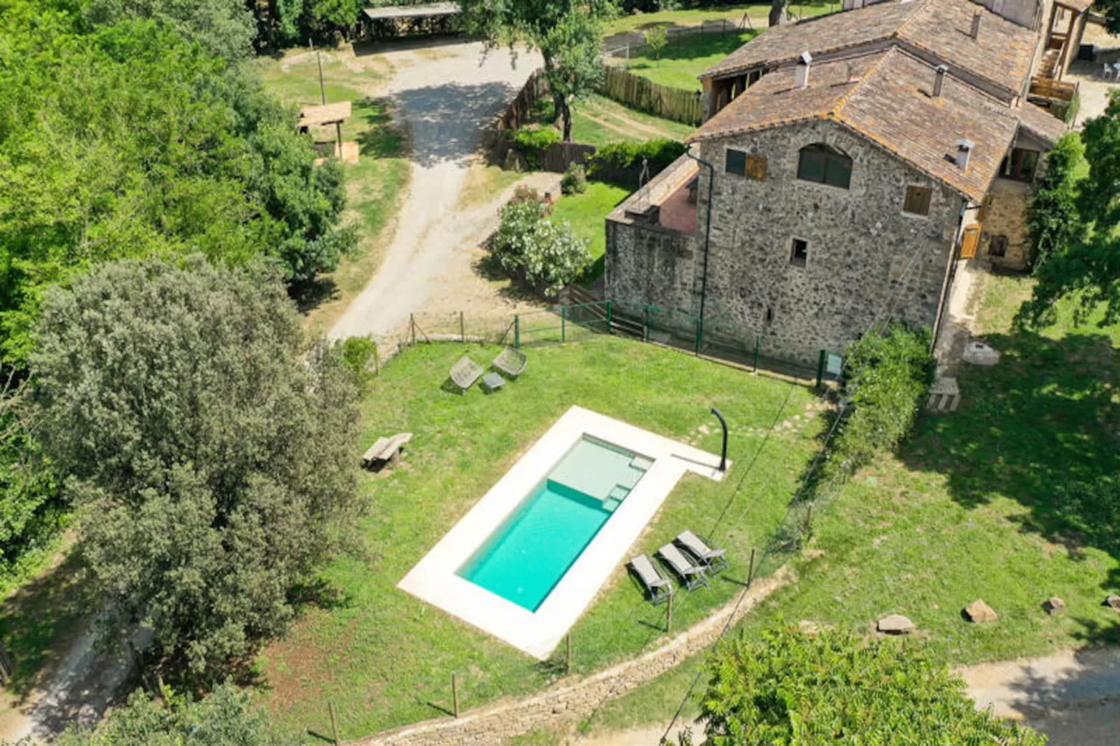 Appartements à Montagut i Oix-Nicht zugeordnet