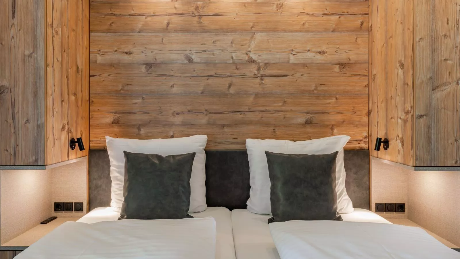 Alpinchique 3 Mountain Chalet-Bedroom