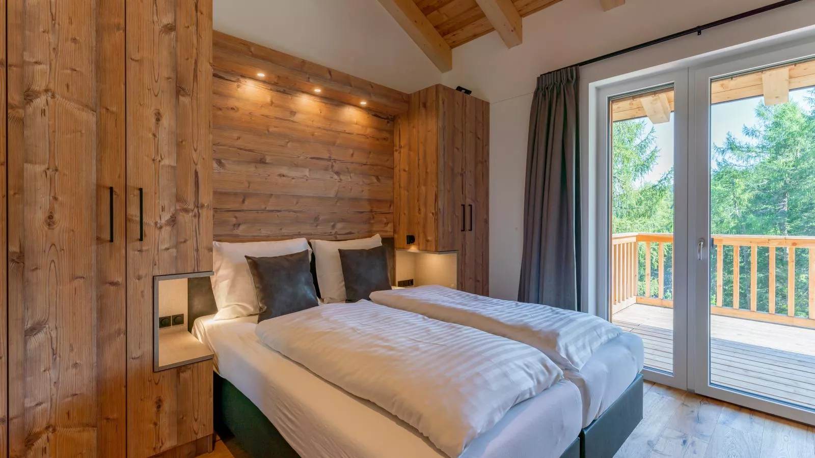 Alpinchique 3 Mountain Chalet-Bedroom