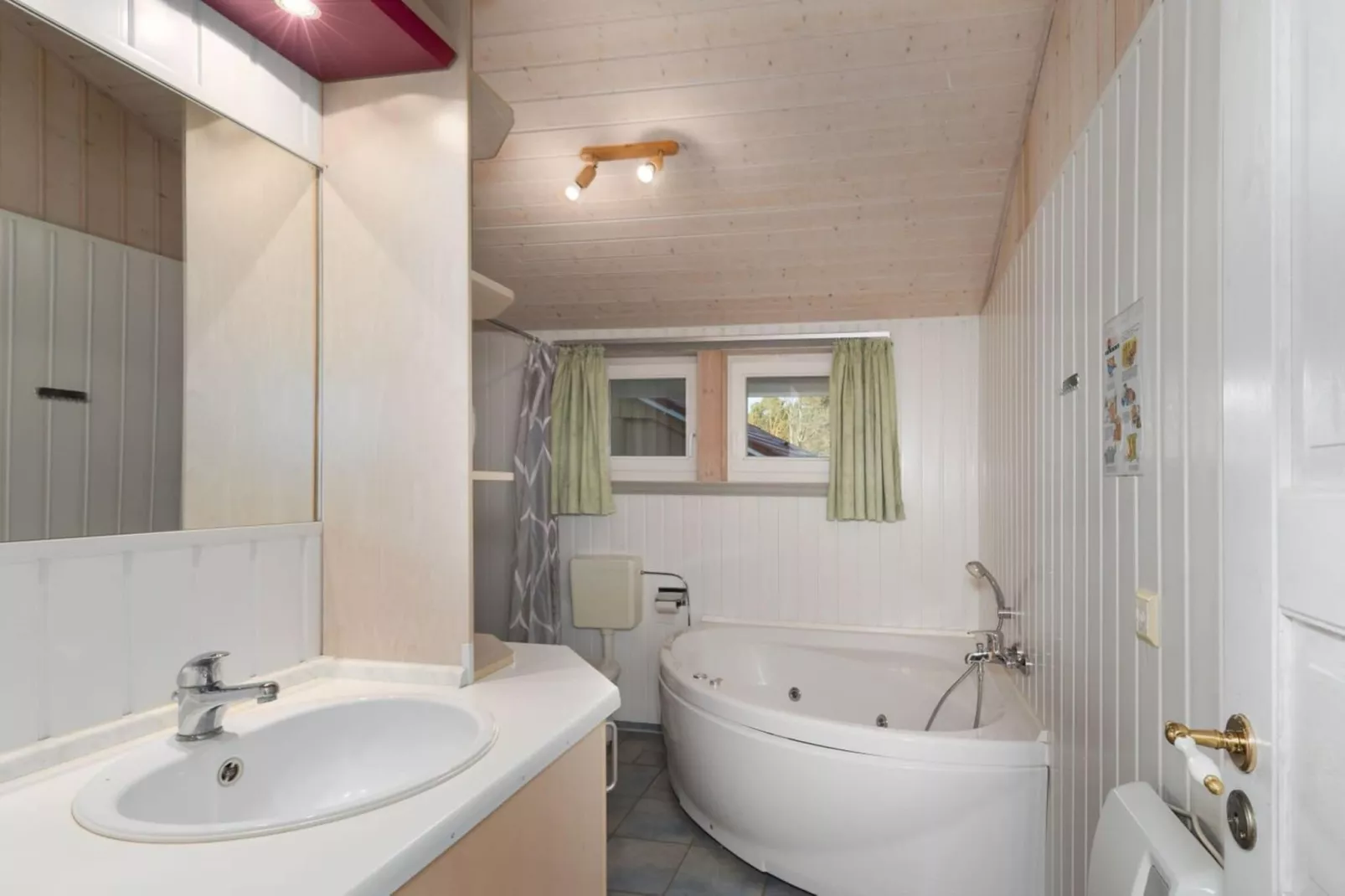 FH Seeschwalbe 147-Badezimmer