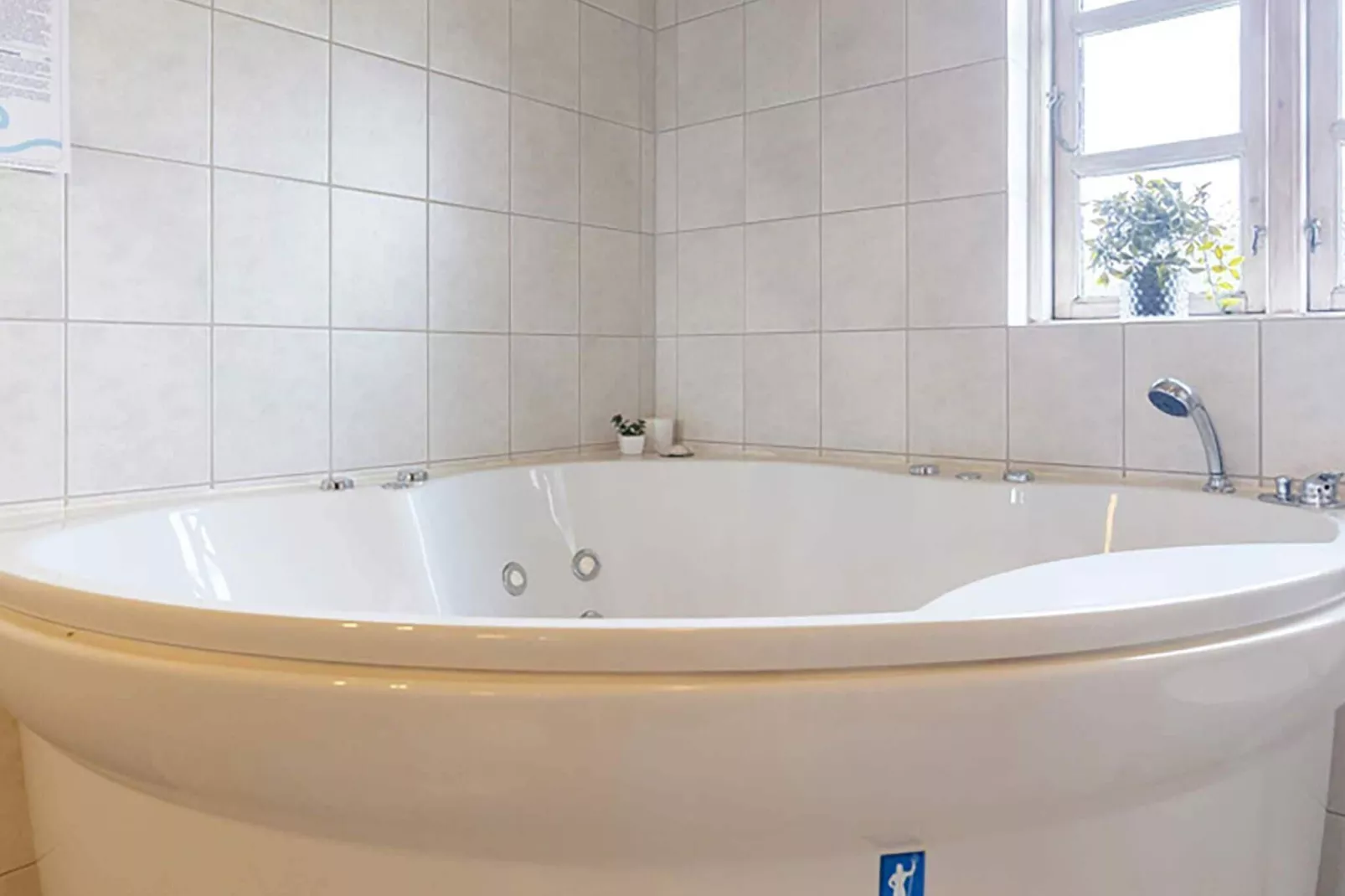 8 Personen Ferienhaus in Løkken-By Traum-Wellnessbereich