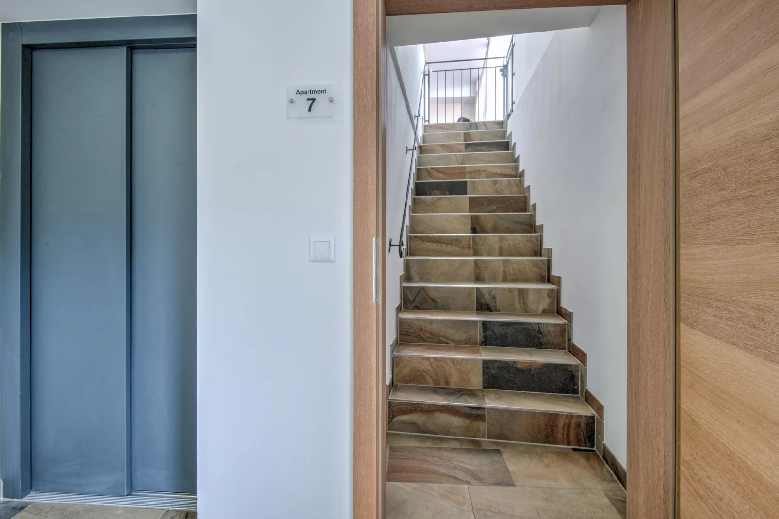 Brunner Apartment Top 7 Penthouse-Landing