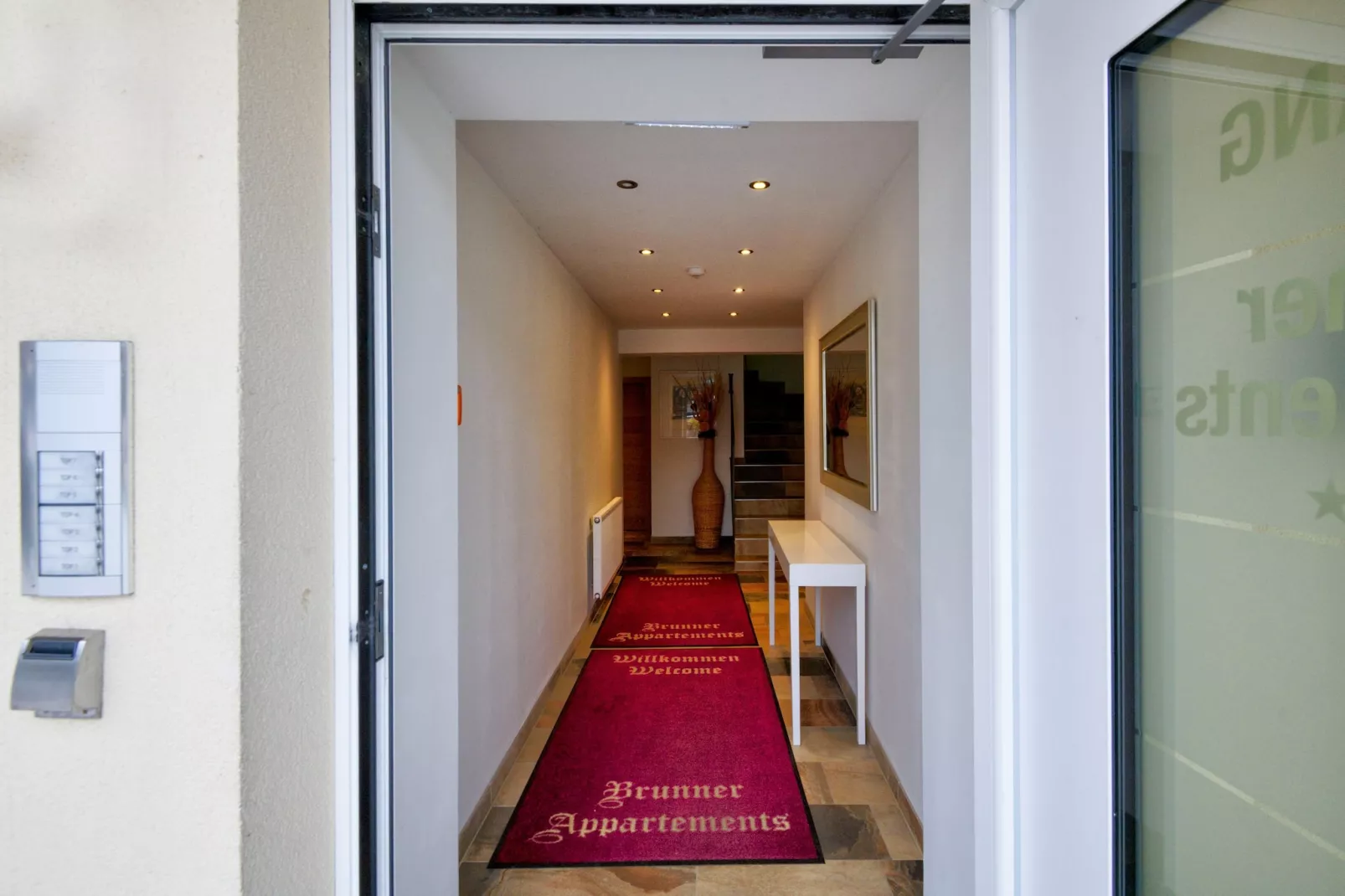 Brunner Apartment Top 4-Landing