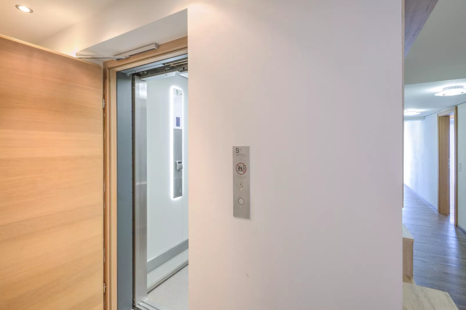 Brunner Apartment Top 7 Penthouse-Landing