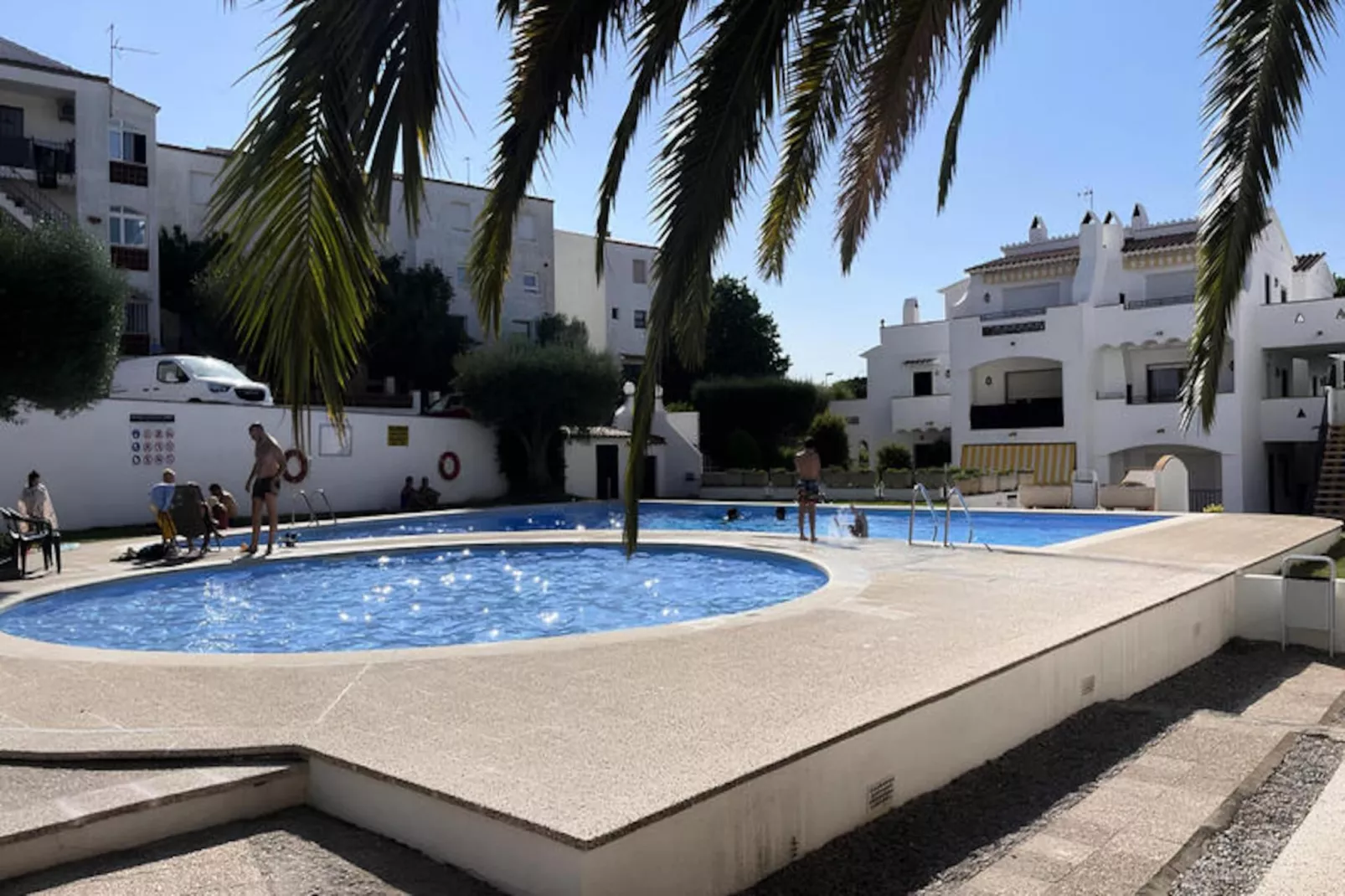 Appartements à Roses-Untagged