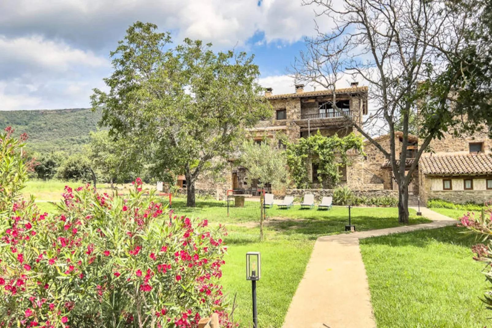 Mobil Home - Bungalow - Cottage à Montagut i Oix-Non tagué