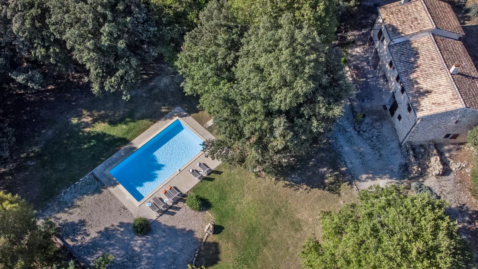 Tauleigne-Exterior summer