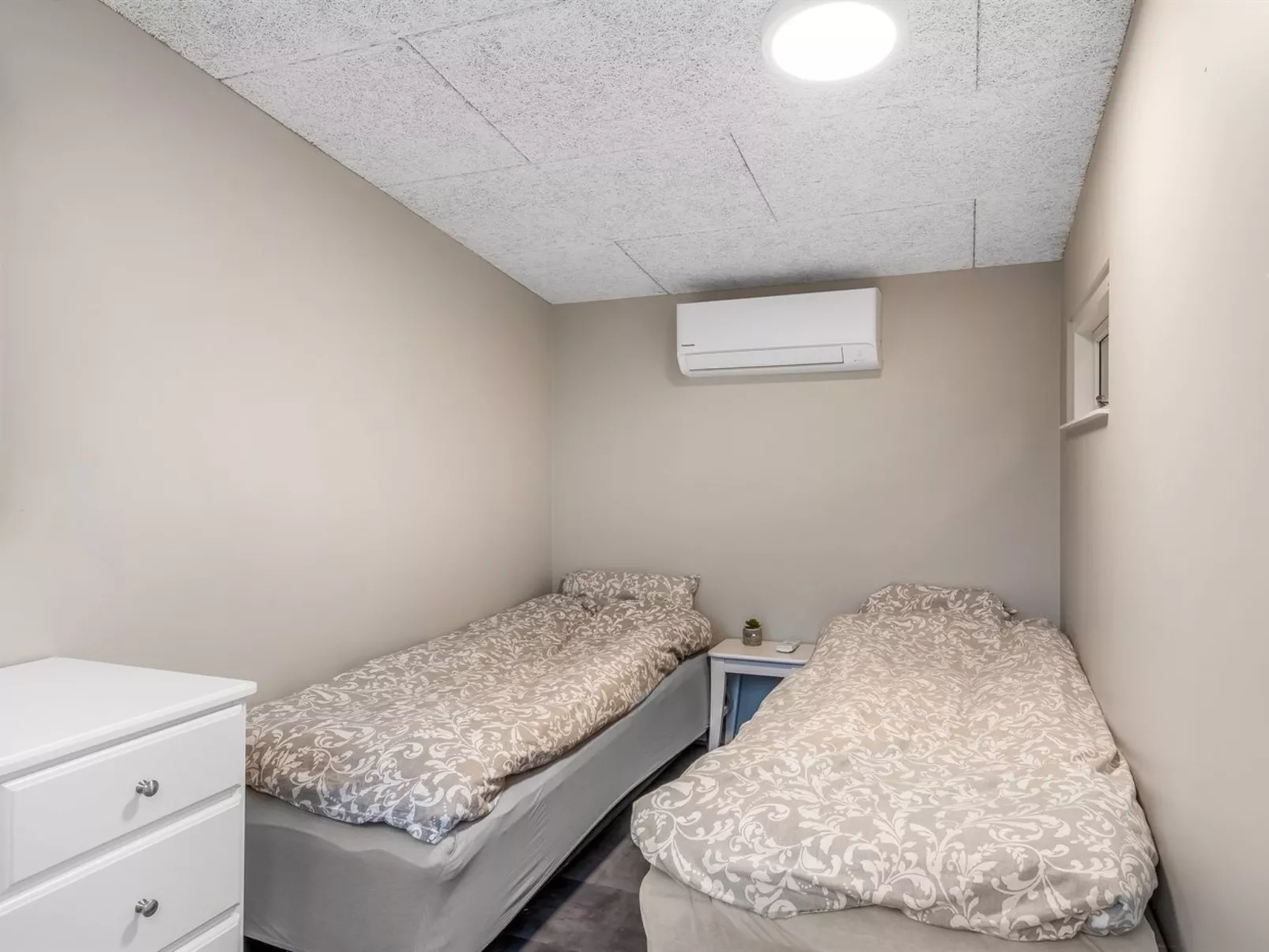 "Iwa" - 15m from the sea-Inside