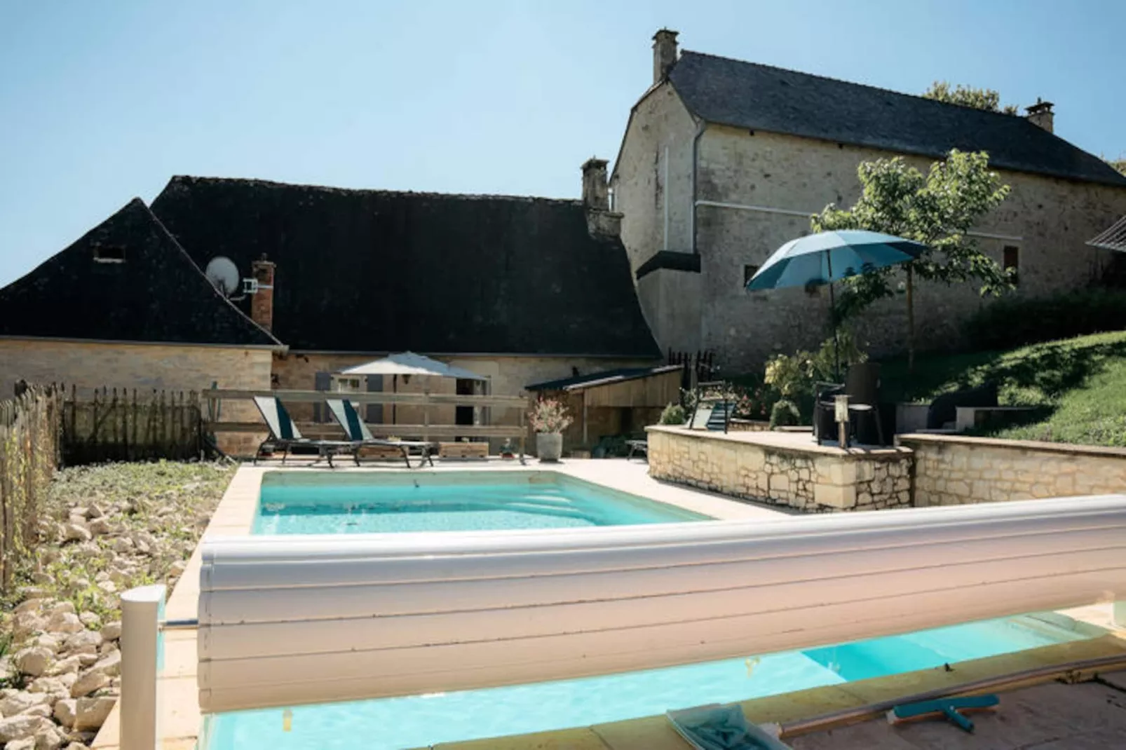 Maison à Coly-Non tagué