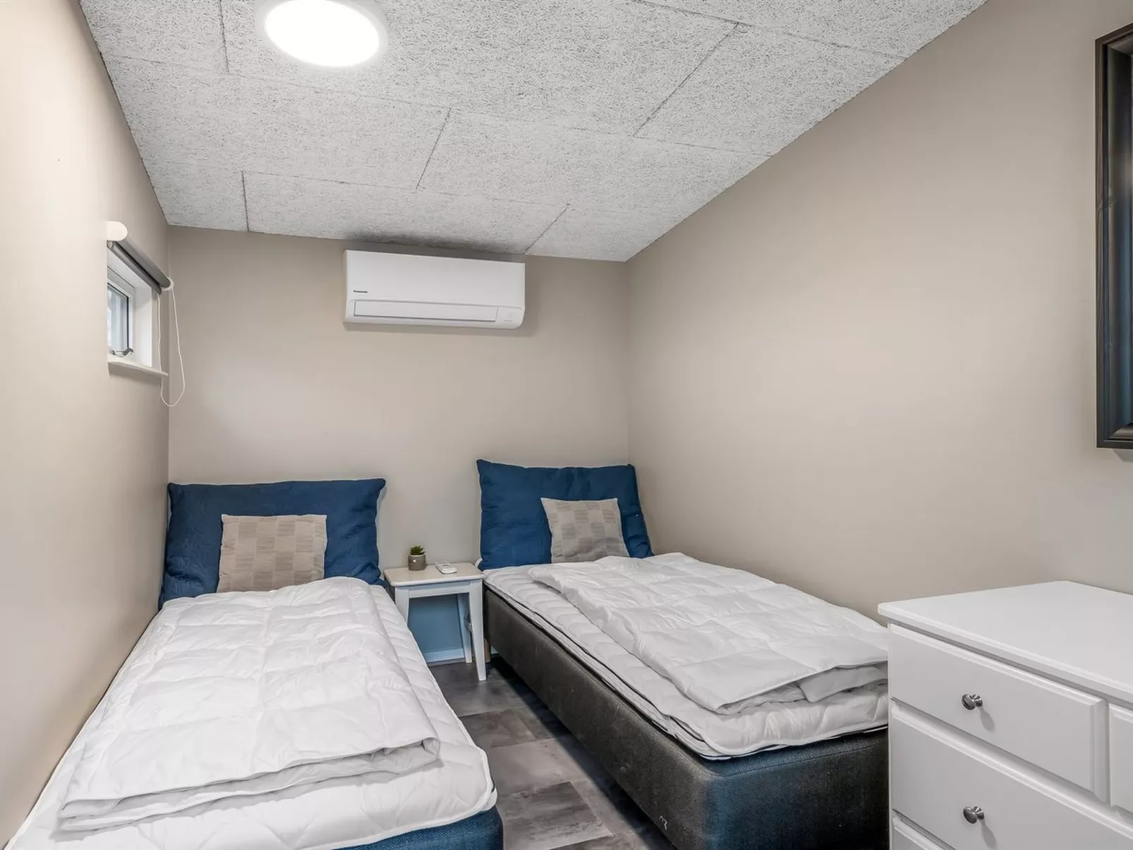 "Iwa" - 15m from the sea-Inside