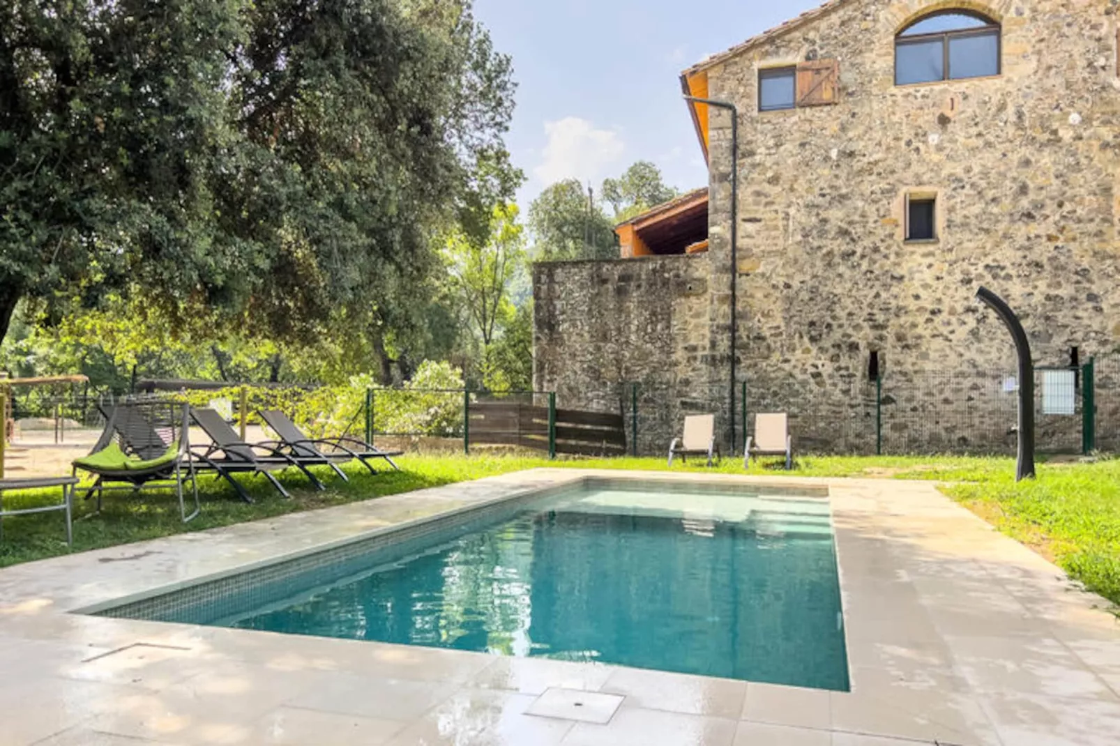 Appartements à Montagut i Oix-Nicht zugeordnet