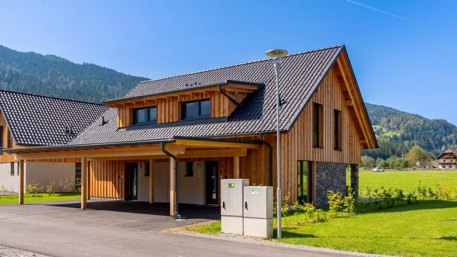 Mountain Chalet Aquarius 5B-Exterior summer