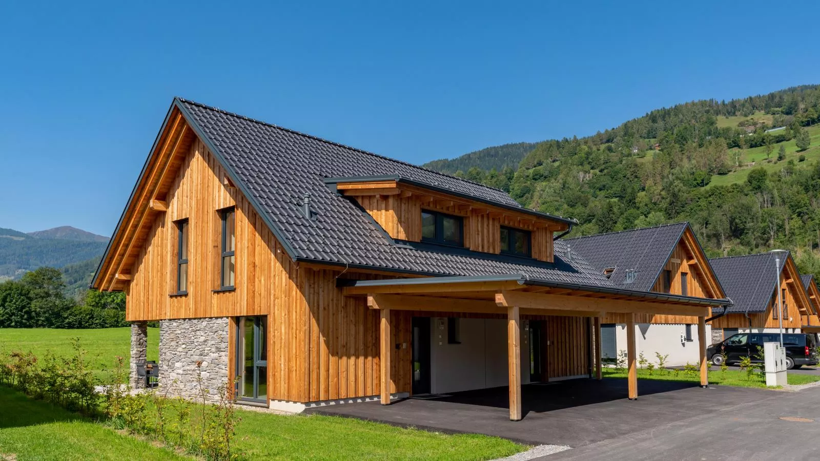 Mountain Chalet Aquarius 5A-Exterior summer
