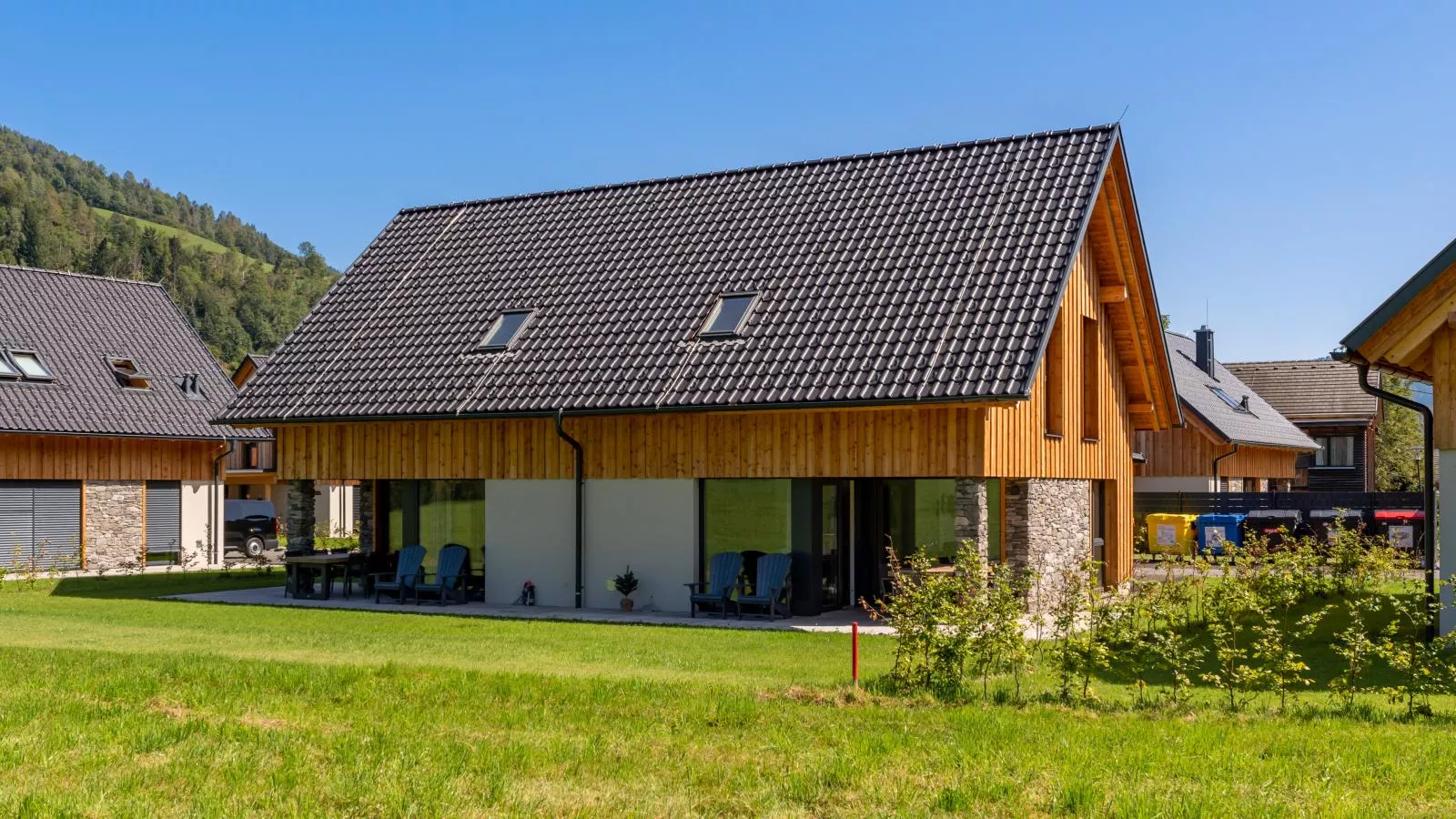 Mountain Chalet Aquarius 5A-Exterior summer