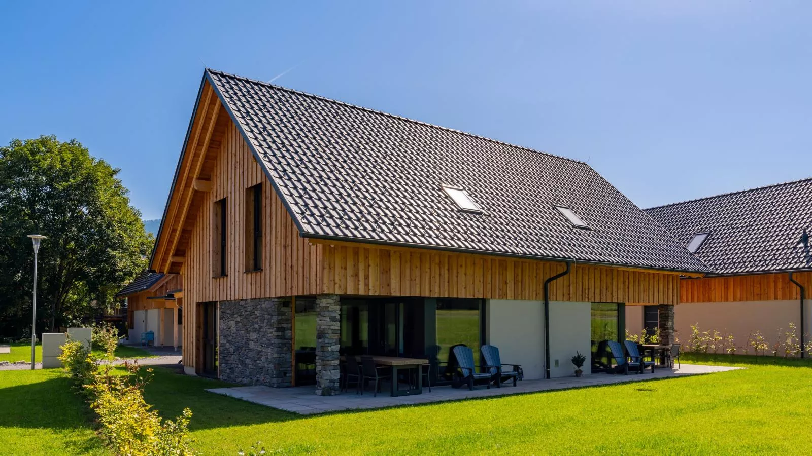 Mountain Chalet Aquarius 5A-Exterior summer
