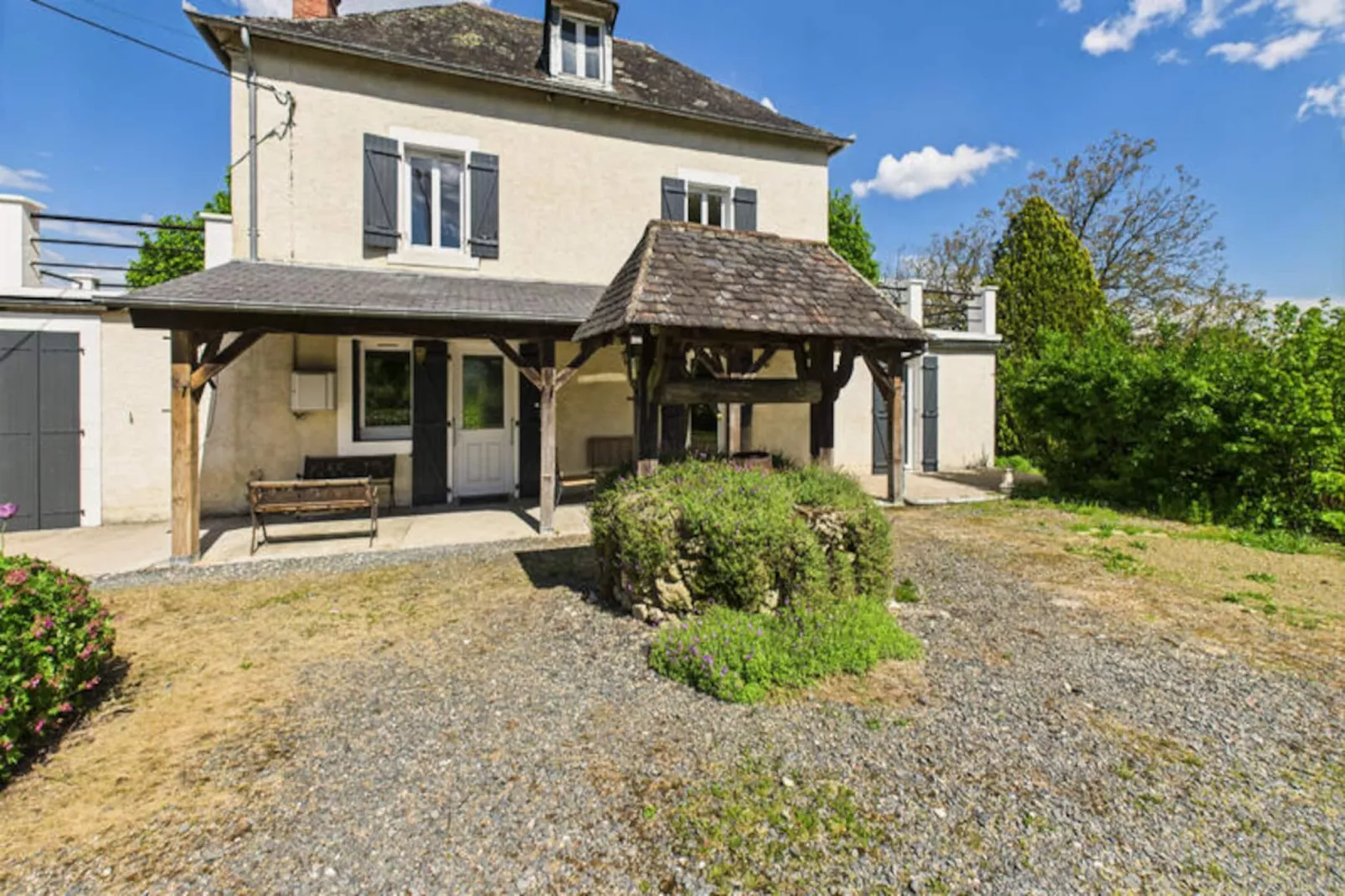 Maison à Terrasson-Non tagué