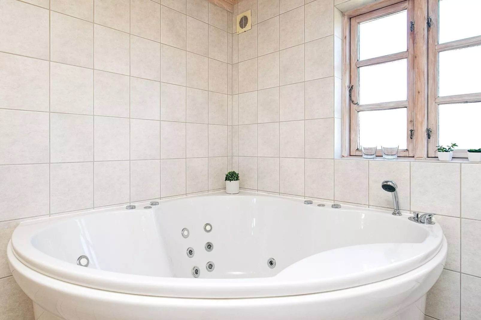 8 Personen Ferienhaus in Løkken-By Traum-Wellnessbereich