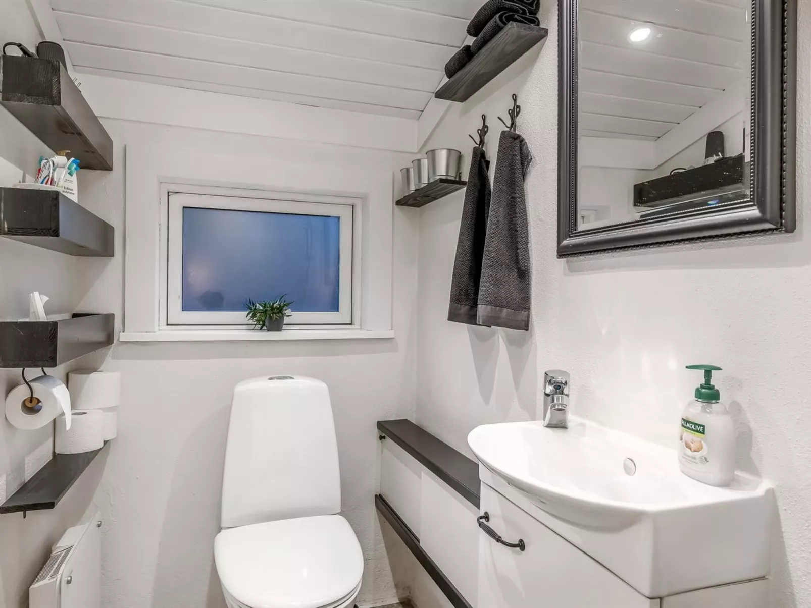 "Iwa" - 15m from the sea-Inside