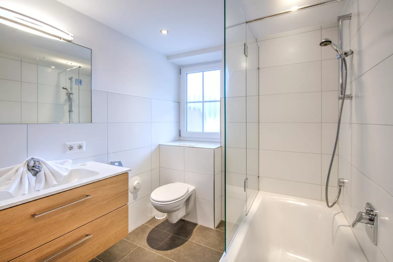 Brunner Apartment Top 4-Bathroom