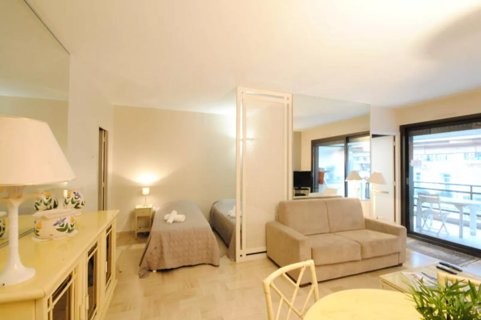 Studio à Cannes-Untagged