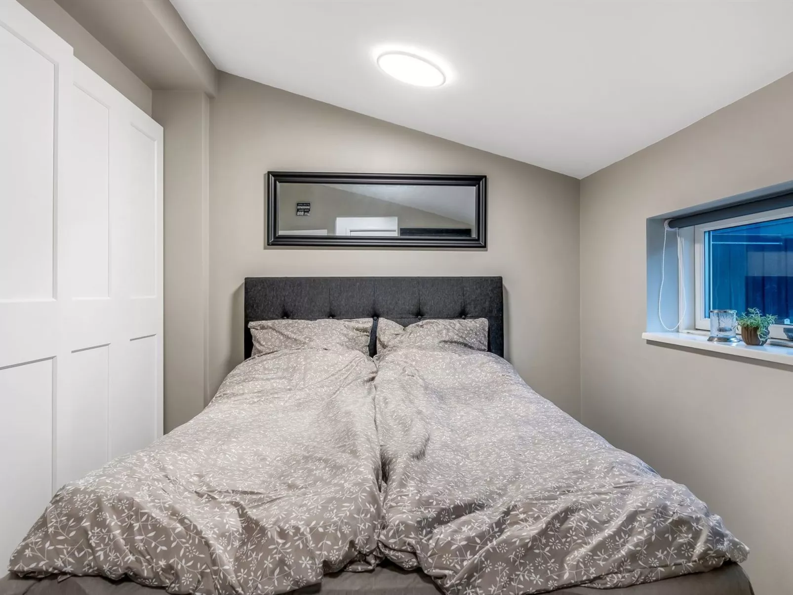 "Iwa" - 15m from the sea-Inside