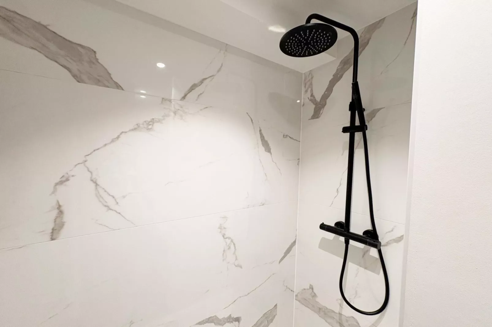 Maison Rose-Badezimmer