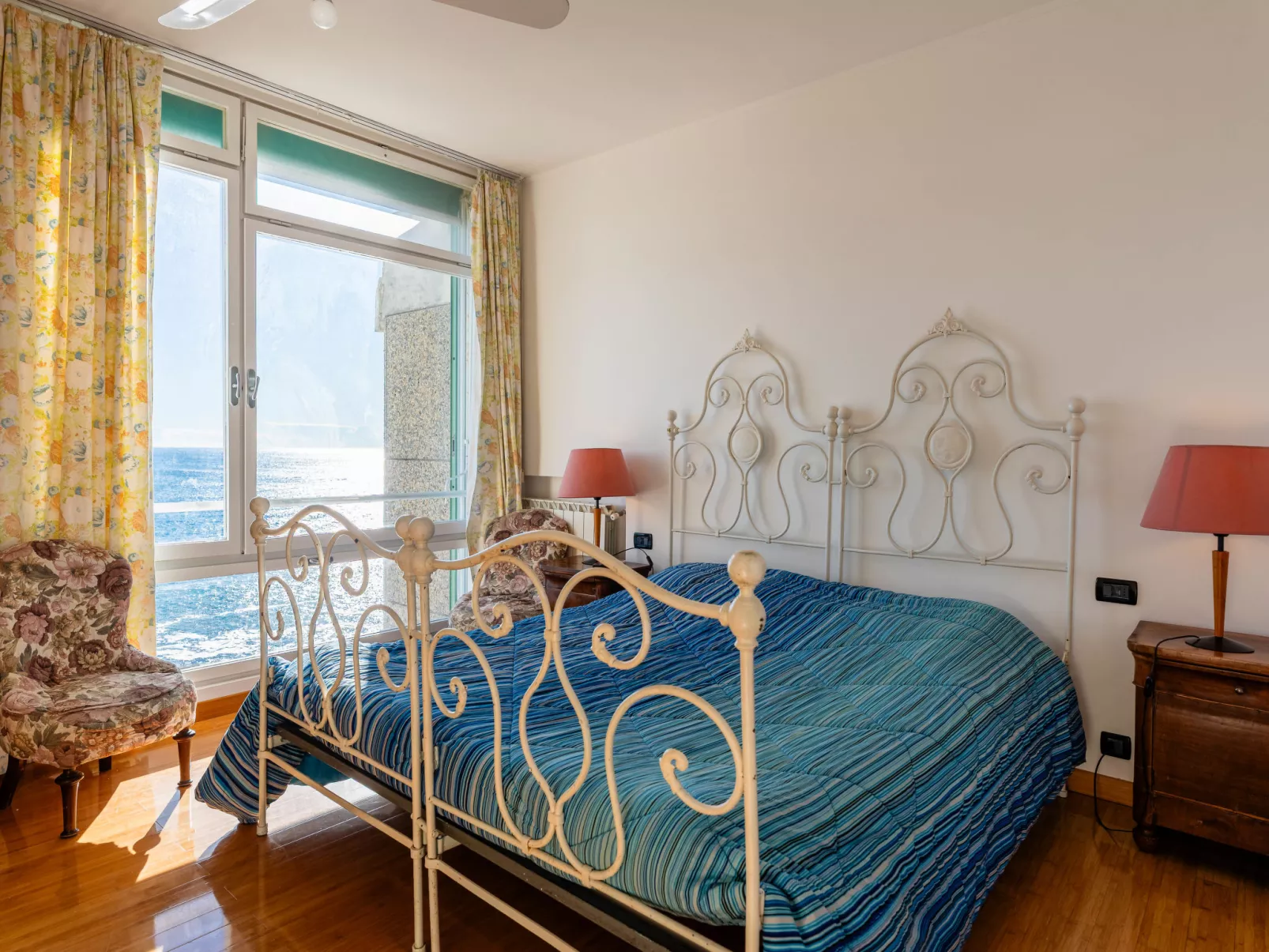 Capo Pino tra le Onde-Drinnen