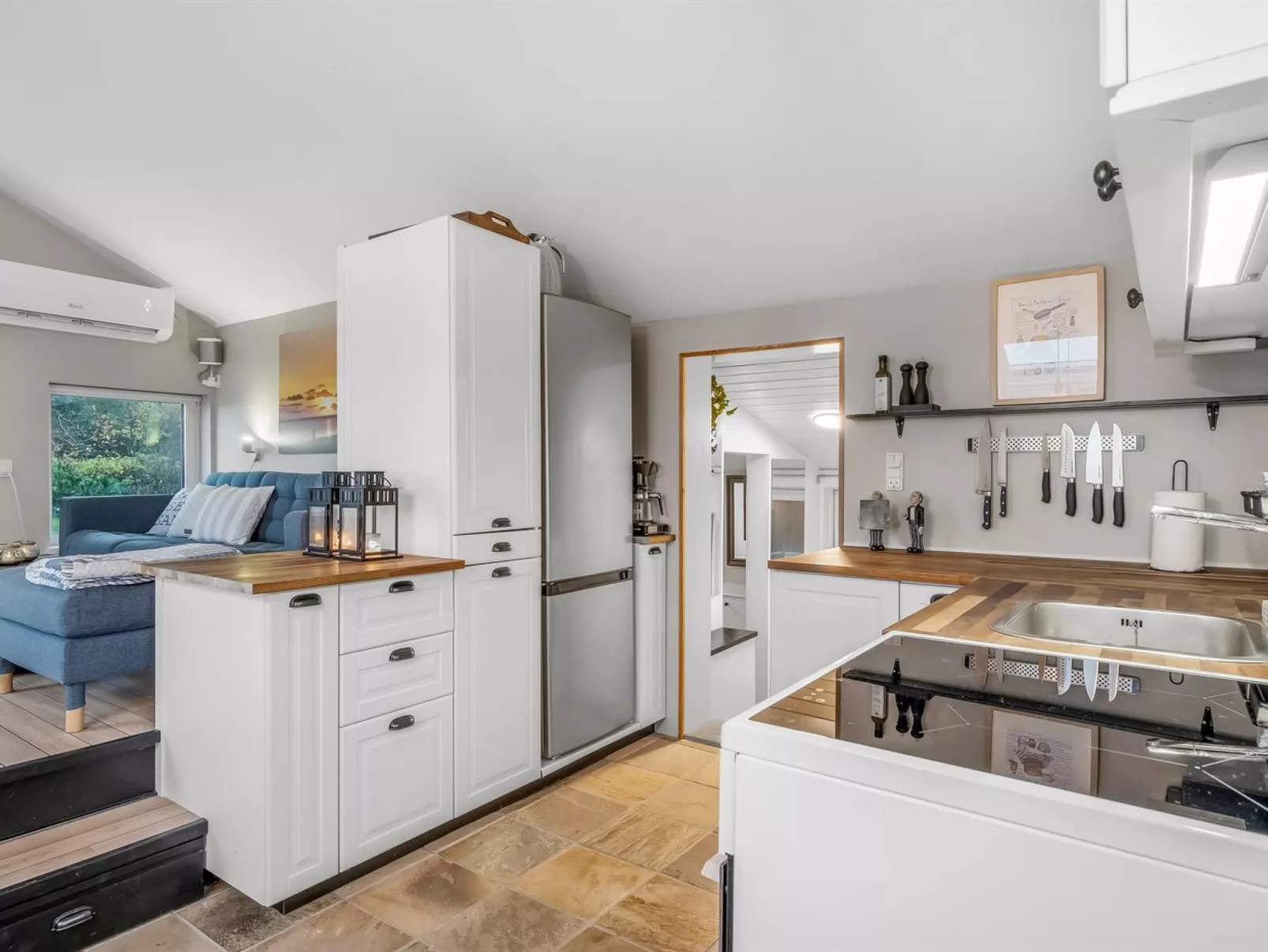 "Iwa" - 15m from the sea-Inside