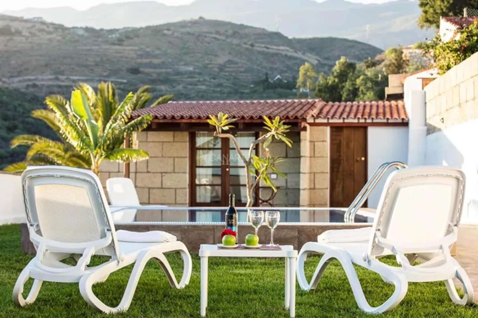 La Bouganvilla - Sitio de la Casa-Gardens in summer