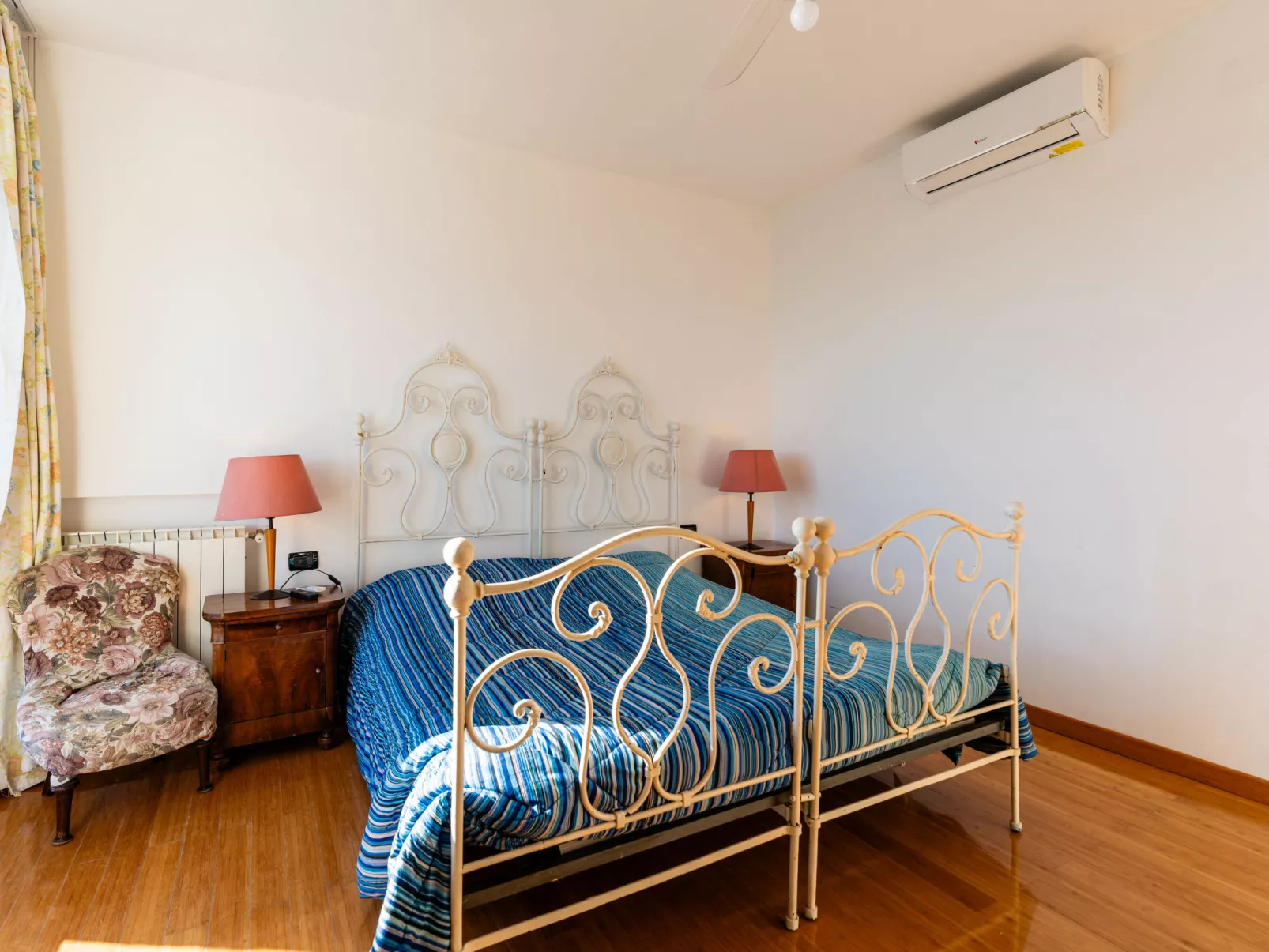 Capo Pino tra le Onde-Drinnen