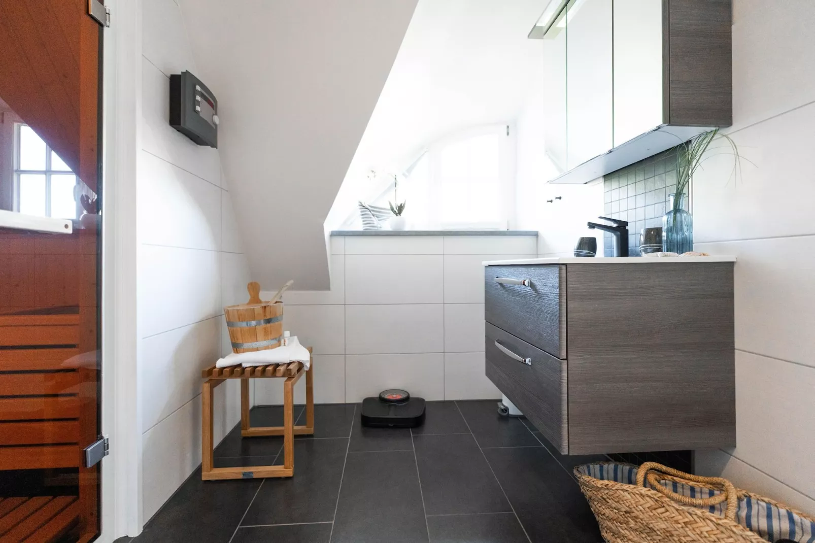 Haubenlerche 53-Bathroom